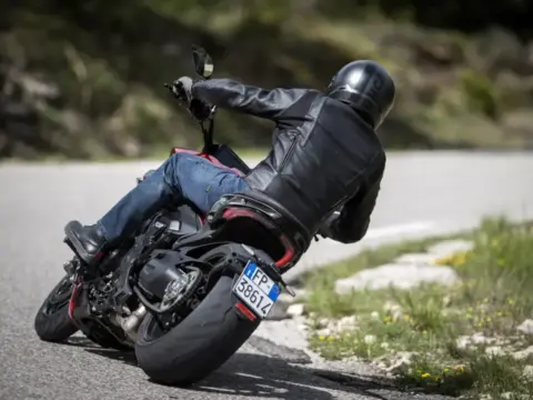 Ducati XDiavel V4 de traseira