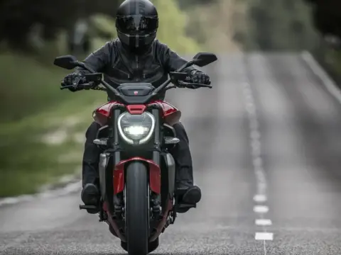 Ducati XDiavel V4 frente