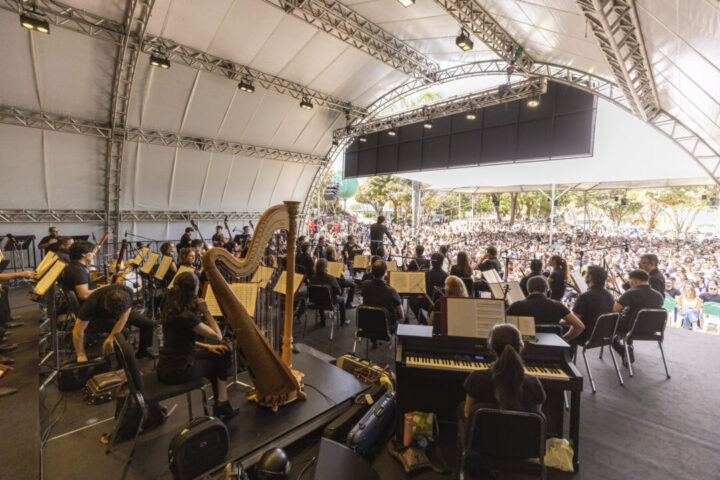 Filarmônica na Praça praca4 contagem 2025 08 24 fotos rafael motta 0076 baixa Filarmônica de Minas Gerais se apresenta ao ar livre para grande público na Praça da Glória, em Contagem, durante concerto gratuito