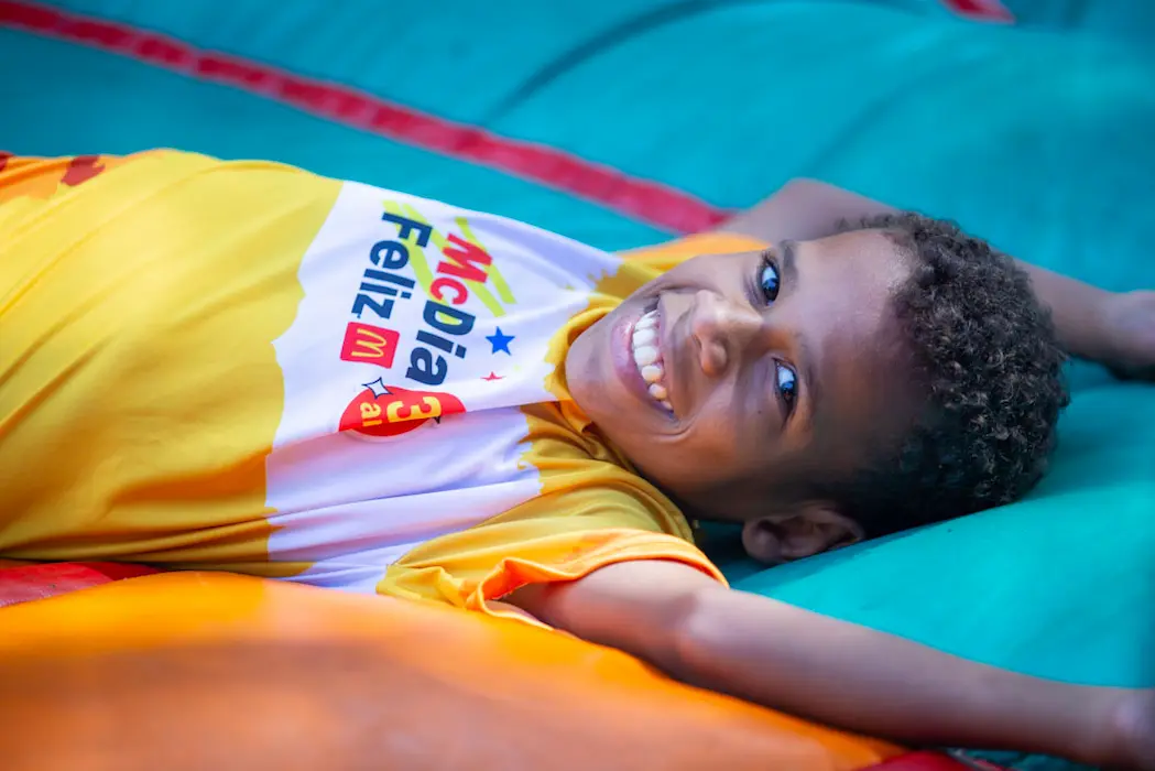 Campanha de rede internacional de lanchonetes amplia apoio a crianças e adolescentes em tratamento
