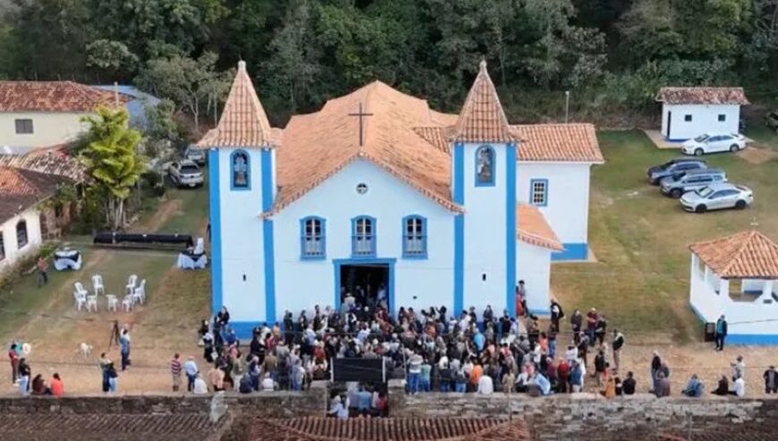 Uma das igrejas mais antigas de Minas reabre