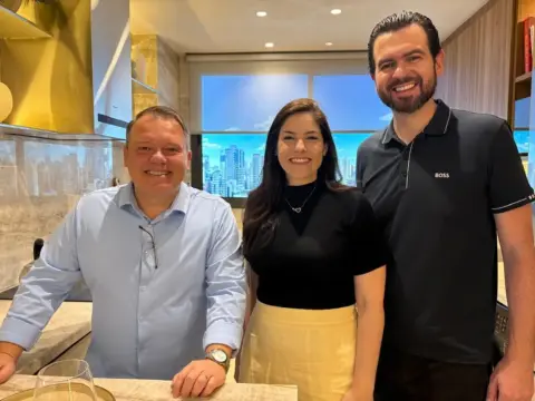 Aurélio Rezende Priscila Cambraia e Alexandre Bernardes no lançamento da Somattos