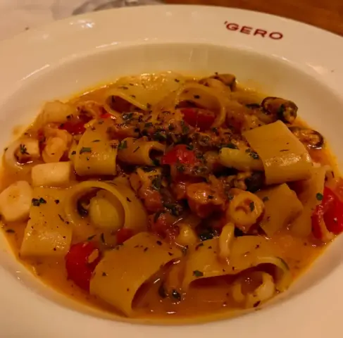 Calamarata com frutos do mar