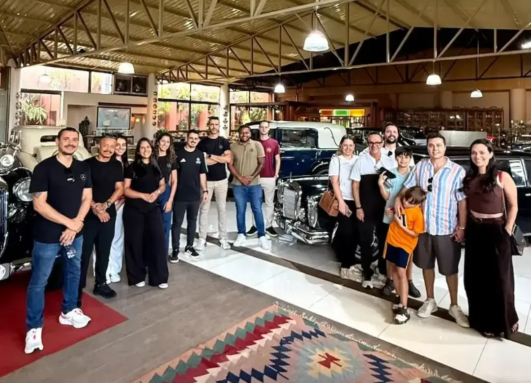 Bamaq leva clientes da Mercedes-Benz a uma viagem pela história do automóvel