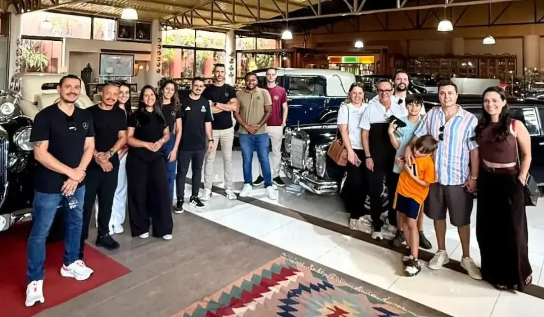 Bamaq leva clientes da Mercedes-Benz a uma viagem pela história do automóvel