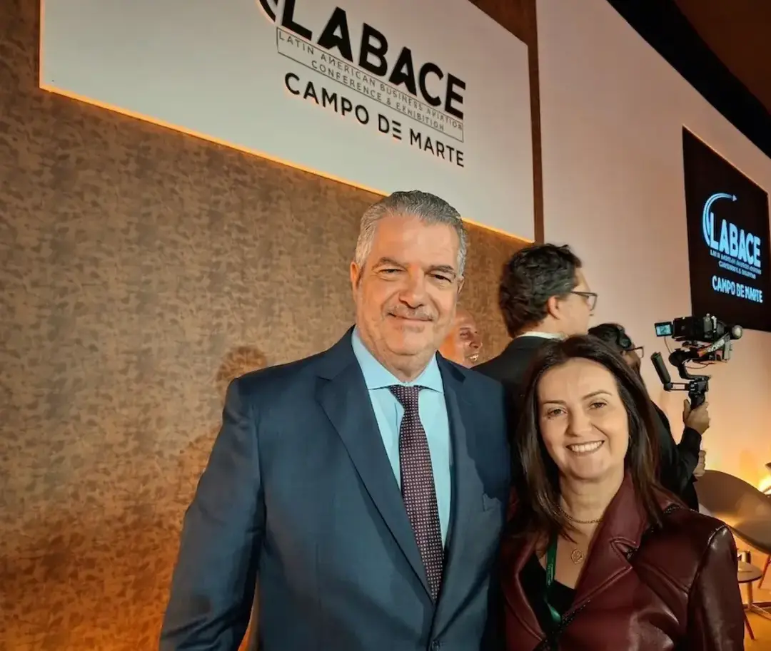 Junia Hermont destaca a capacidade da Líder Aviação em oferecer soluções completas aos clientes