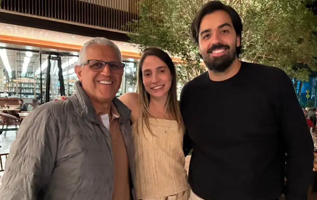 Botânico Shopping celebra primeiro ano de funcionamento em Belo Horizonte Emílio Brandi, Angélica Lima e Pedro Guerra durante celebração do primeiro aniversário do Botânico Shopping, em Belo Horizonte.