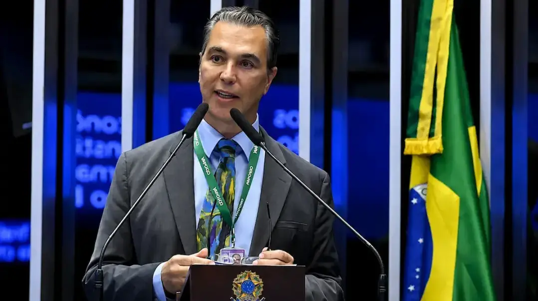 Fim da escala 6×1 volta ao Senado e Abrasel pede debate sobre impactos
