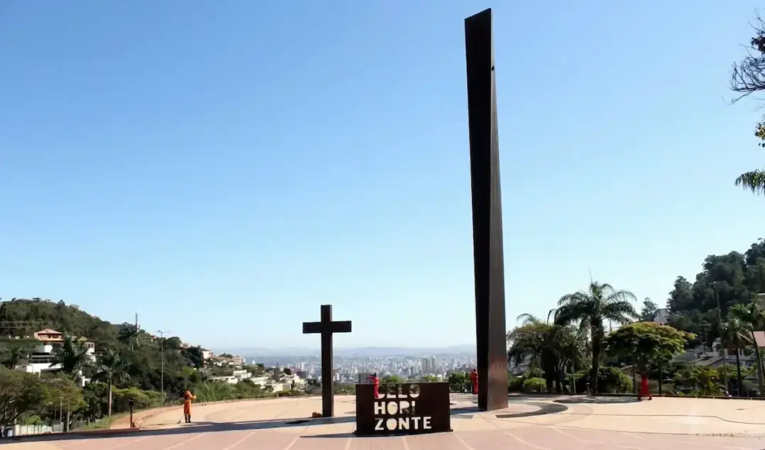 Praça do Papa reabre e ganha roteiro turístico por mirantes de Belo Horizonte