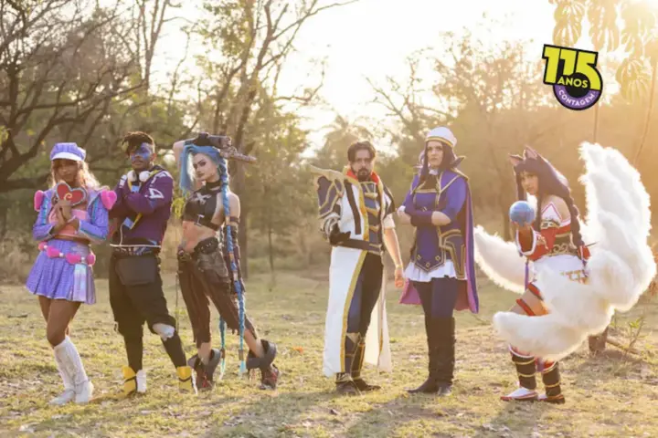 Participantes caracterizados em cosplays durante o Festival Contagem Geek em Contagem, MG