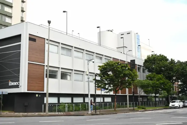 Internacionalização passa a ser estratégia na formação de talentos globais fachada ibmec bh internacionalização Foto Divulgação