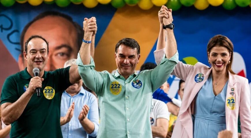 Flávio Bolsonaro confirma Roscoe como seu candidato em Minas 
