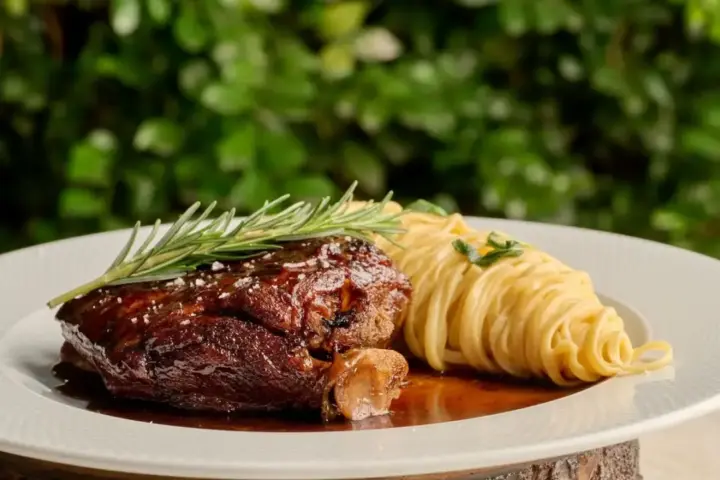 Spalla d'Agnello é destaque do Nino Cucina no Dia dos Pais Spalla d'Agnello do Nino Cucina para o Dia dos Pais em Belo Horizonte