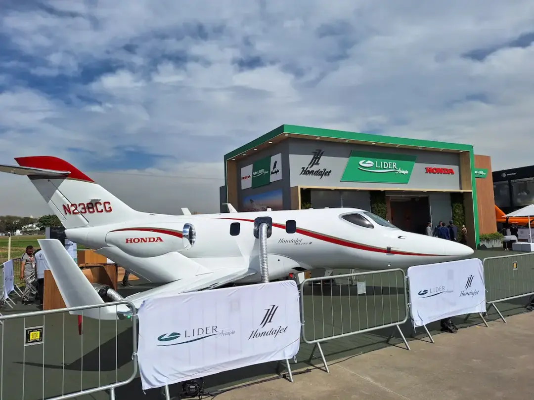 Conectividade aérea por satélite avança com novo projeto da Líder Aviação