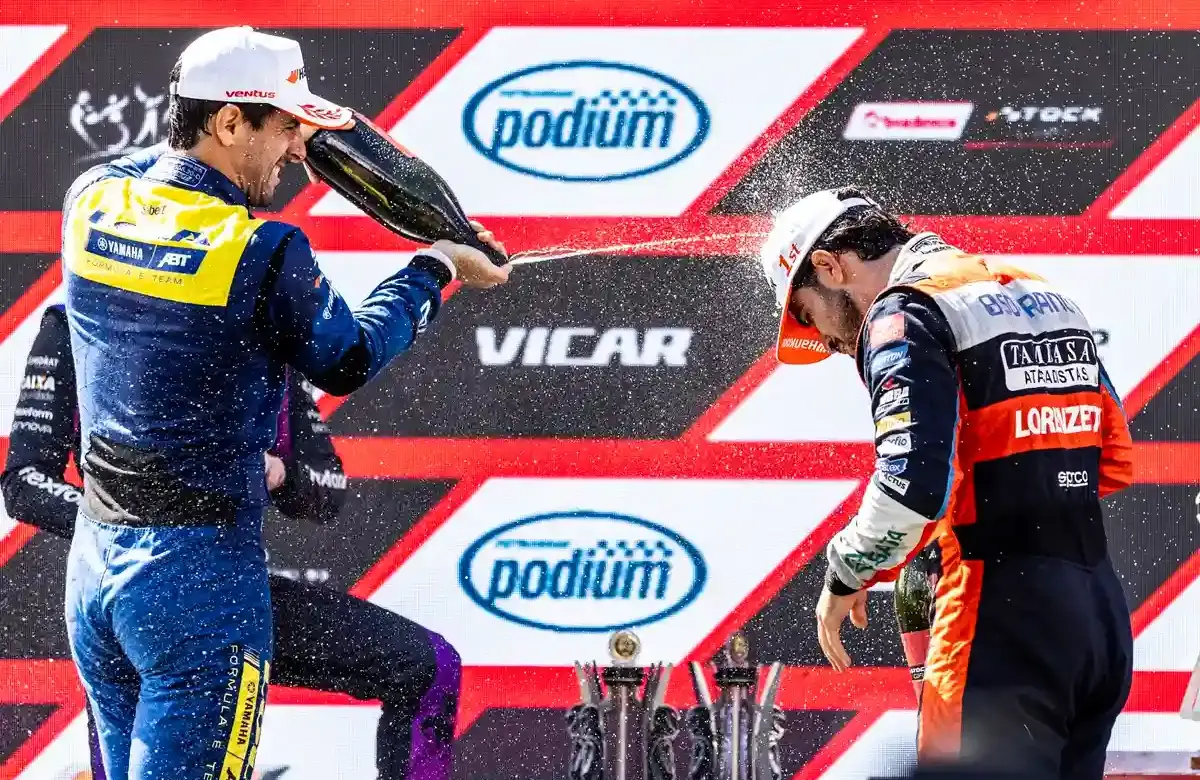 Piloto mineiro faz história e vence a primeira Endurance da Stock Car
