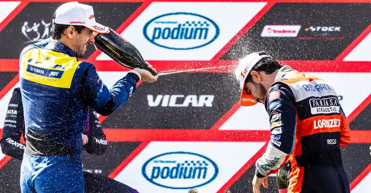 Piloto mineiro Sergio Sette Câmara faz história e vence a primeira Endurance da Stock Car Piloto mineiro Sergio Sette Câmara faz história e vence a primeira Endurance da Stock Car