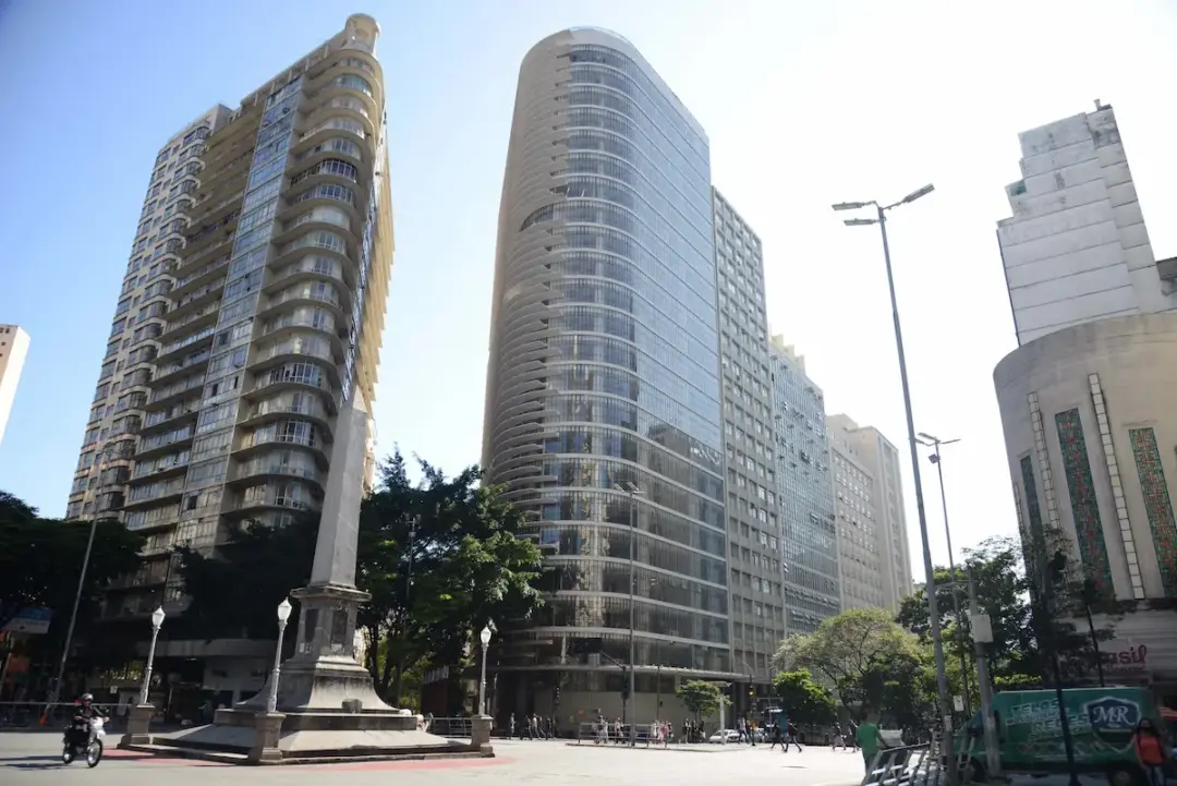 Novo jardim suspenso transforma o centro de BH em refúgio urbano de pausa e convivência