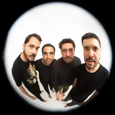 Gop Tun e Love/Paranoia se unem para noite de música eletrônica em BH Integrantes do grupo Gop Tun posam juntos em fotografia de divulgação para evento de música eletrônica em Belo Horizonte