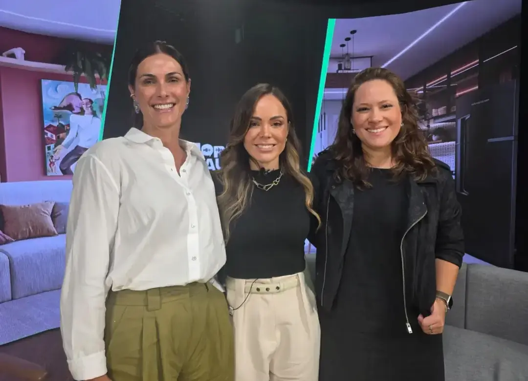 Executivas da Emccamp, MRV e Direcional participam de debate sobre comportamento digital dos compradores, posicionamento de marca e inteligência artificial no mercado imobiliário