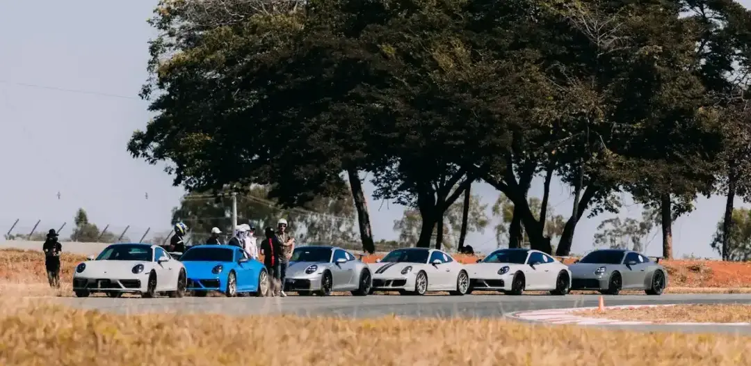 Porsche Track Experience transforma clientes em pilotos por um dia em Minas Gerais