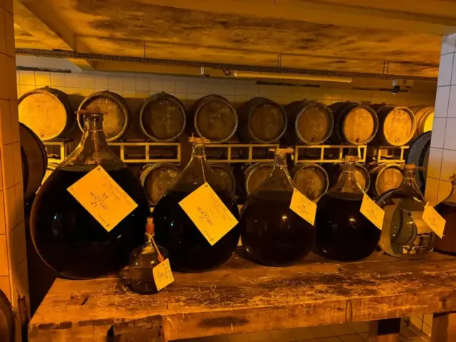 Vidros de Marc e Ratafia prontos para servir Vidros de Marc e Ratafia prontos para servir
