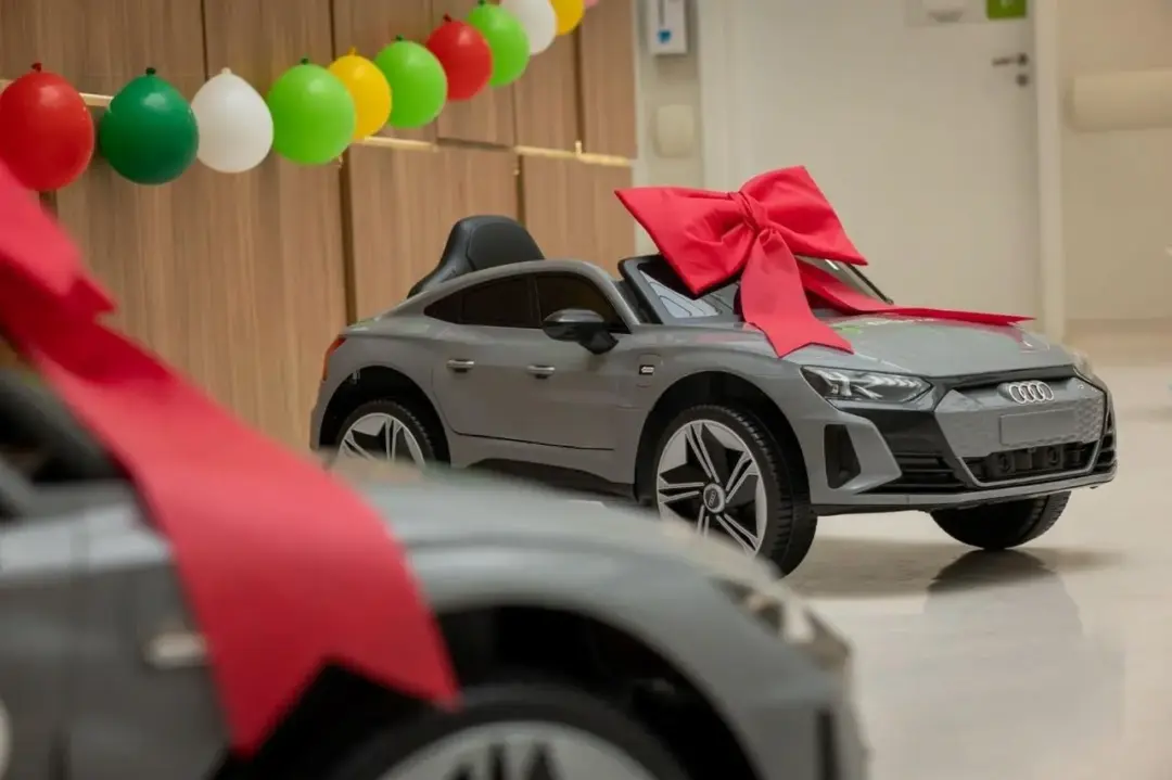 Empresa doa carrinhos elétricos para humanizar atendimento pediátrico