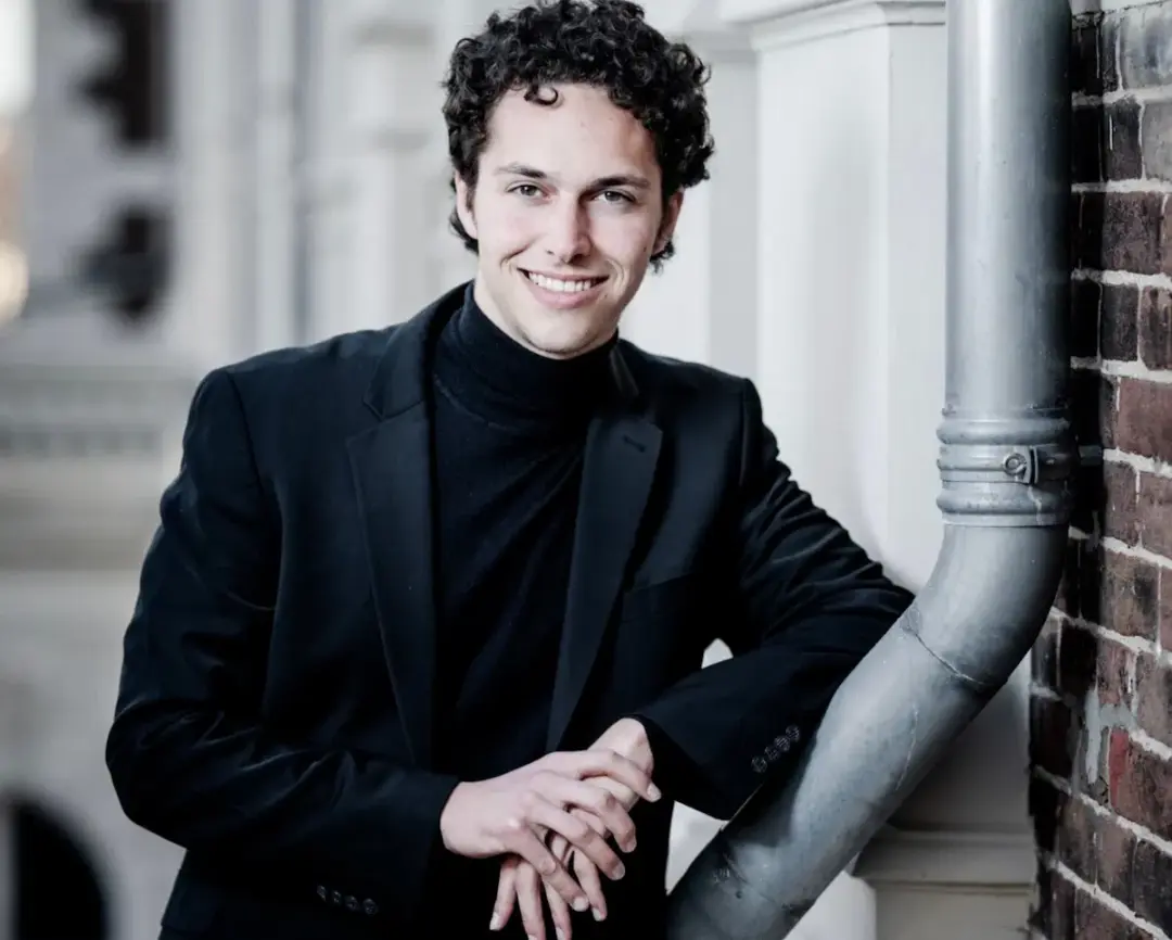 Pianista holandês estreia na Filarmônica de Minas Gerais com repertório clássico da música erudita
