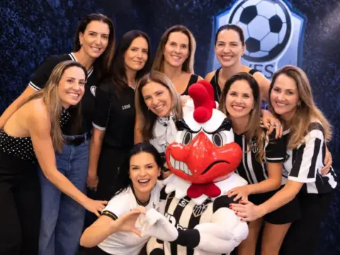 Integrantes do Grupo dos 113 participam do primeiro evento-teste do Bar da Massa na antiga sede de Lourdes do Atlético