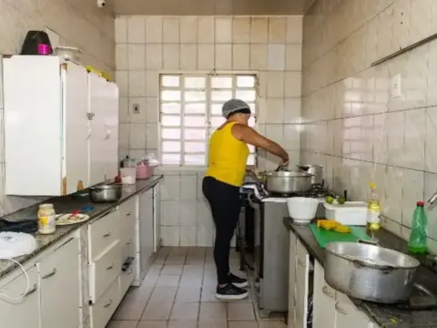 Cozinha da instituição antes da revitalização