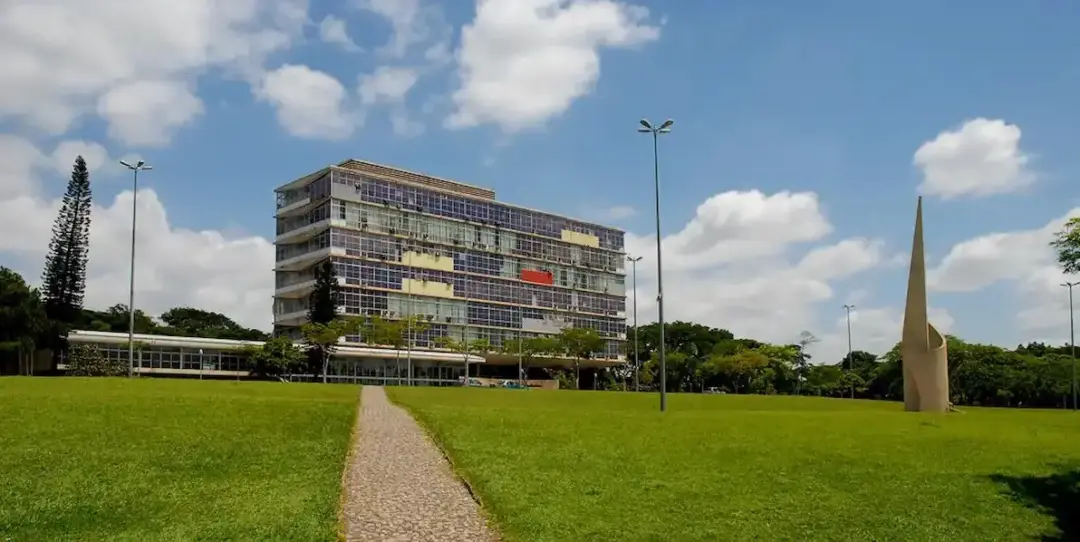UFMG sobe ao pódio nacional e se torna a melhor universidade federal do Brasil